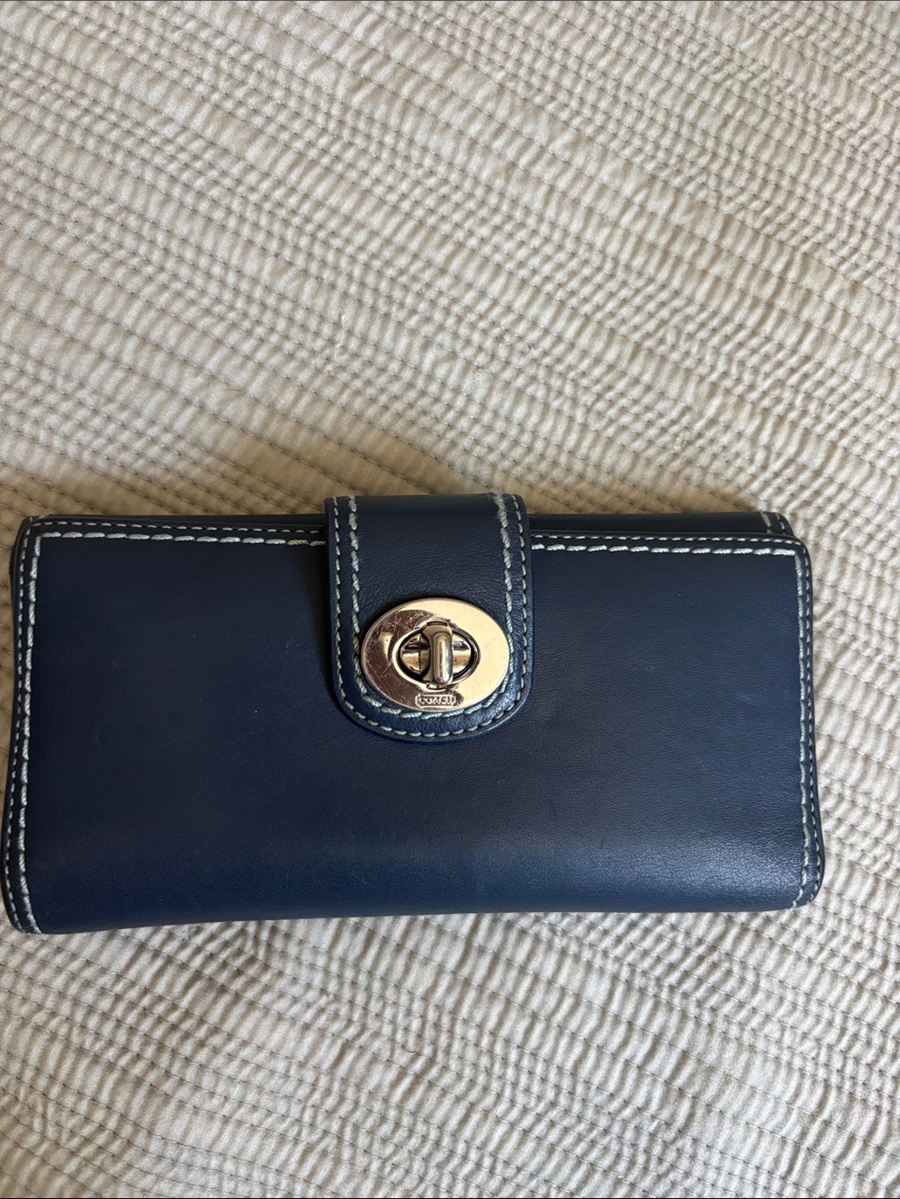 COACH Turn Lock Navy Blue  Y2K Leather Wallet